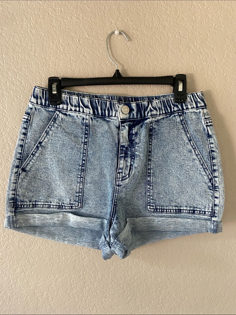 Wild Fable stone-wash high waist denim shorts with cuffed-hem, size M. New